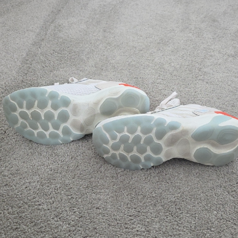 New Balance Women's Sneakers in White and Coral - Picture 2 of 6